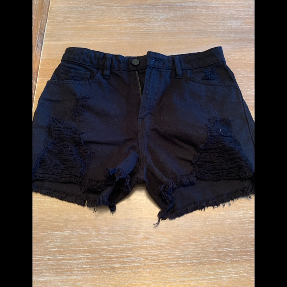 Distressed fashionova shorts